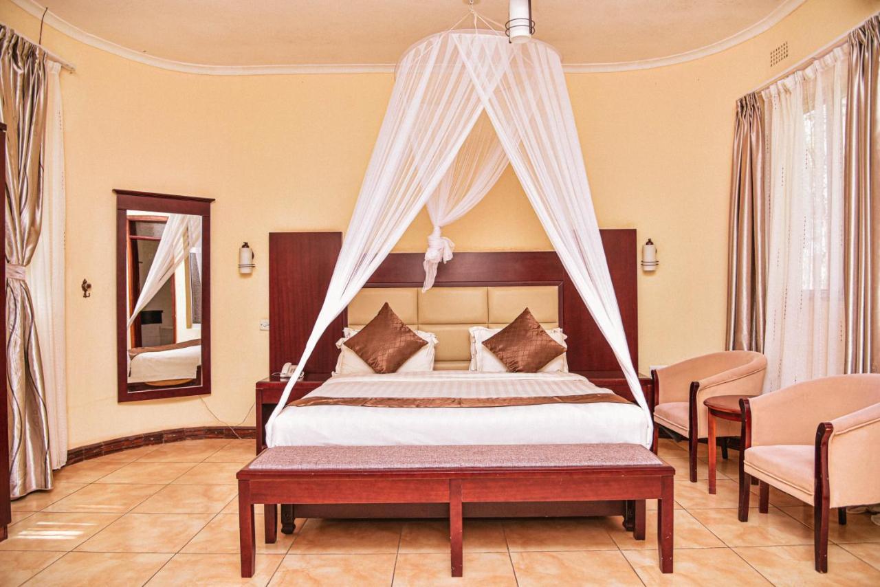 Chamba Valley Exotic Hotel Лусака Экстерьер фото